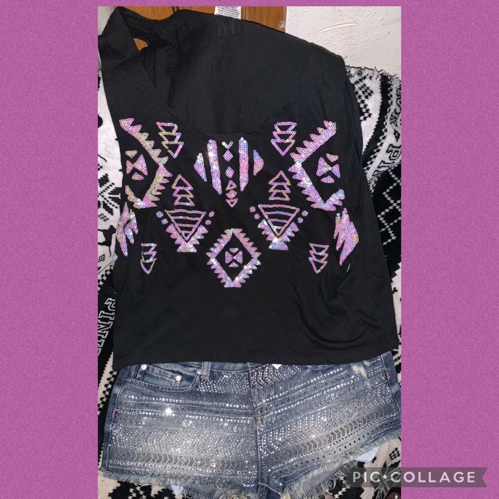 Victoria Secret Pink Bling Shorts Size 2 & Bling
Tee Wow 🤩 Rare Super Sweet New